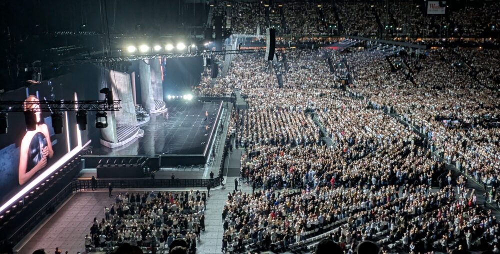 Onze man zag Céline Dion in Parijs: ‘Een straffe comeback in een concertreeks vol emotie’